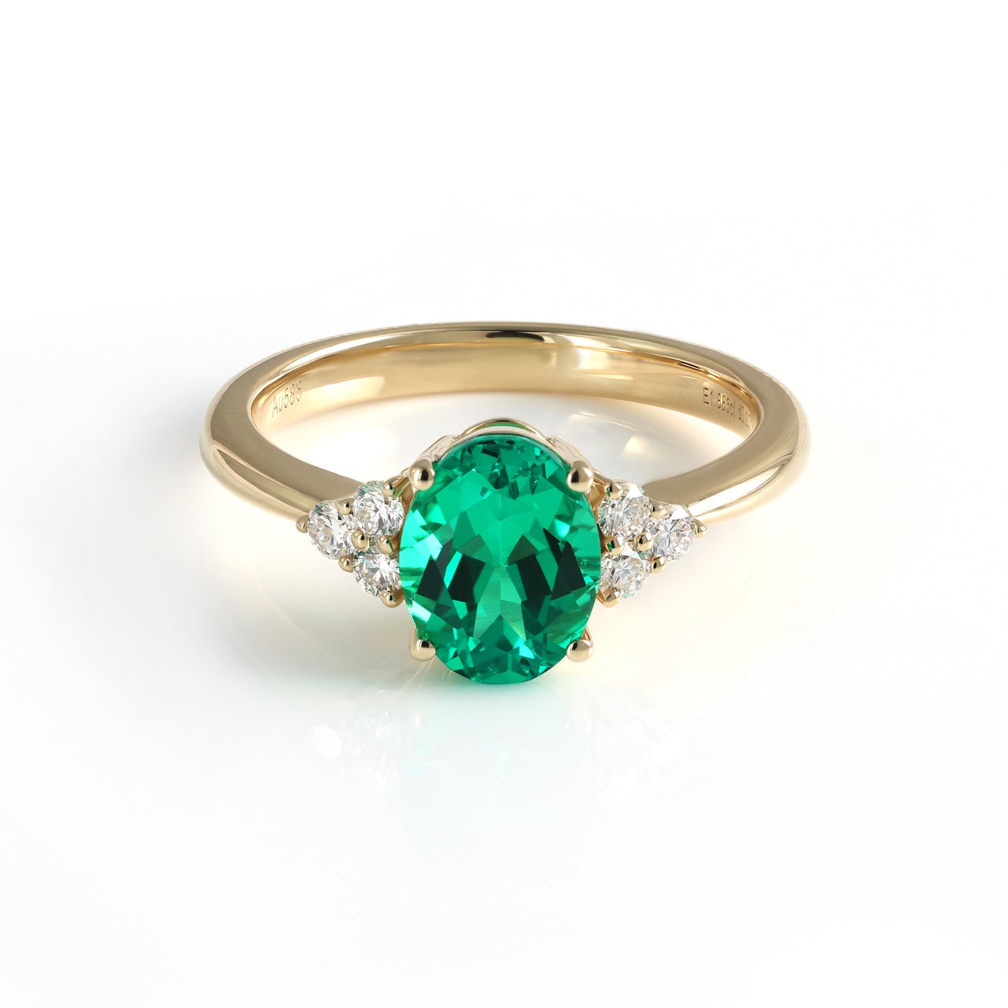 Lab-Smaragtring mit Akzentdiamanten